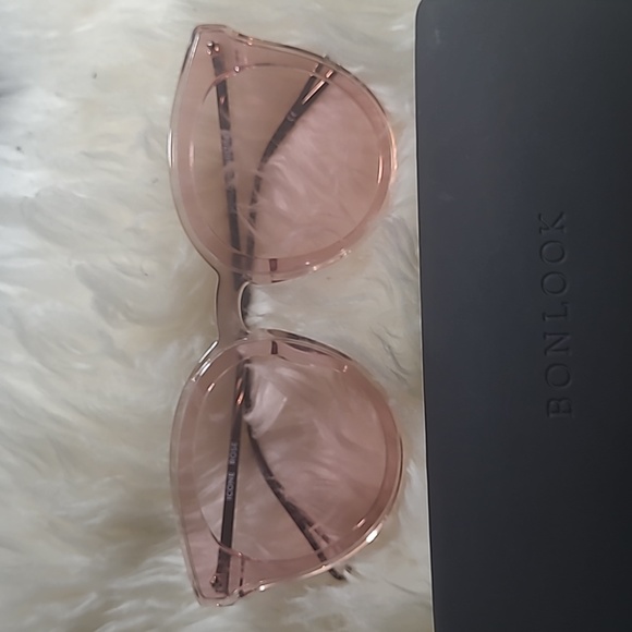 Rose Glasses - Picture 2 of 9